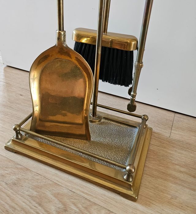 Akcesoria kominkowe z mosiądzu. Połysk, rączka kula.