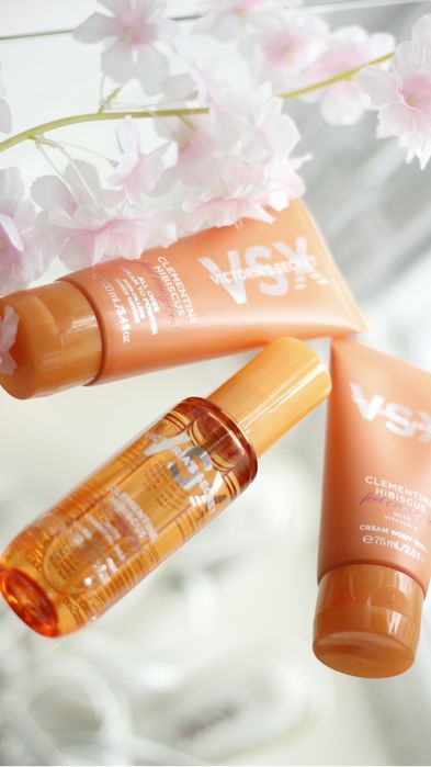 Victoria's Secret Clementine Hibiscus (VSX) - це набір для догляду за тілом у косметичці
