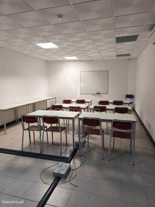 Albufeira - Loja para escritórios/consultórios/ginasios no centro d...