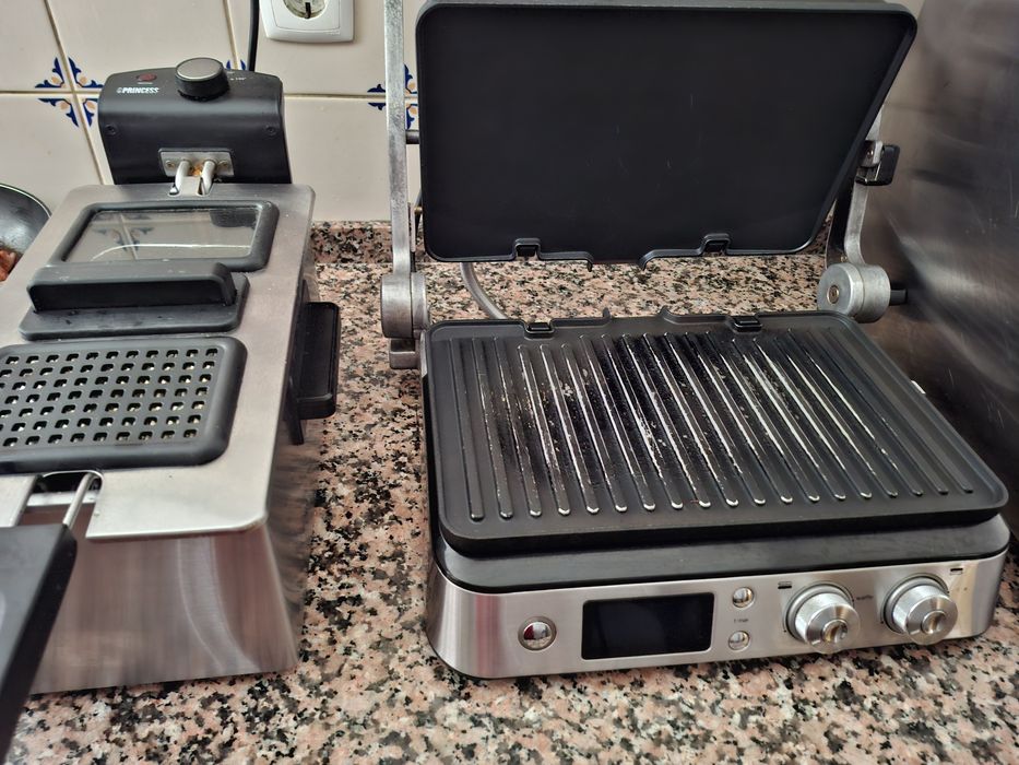 Grelhador com oferta de fritadeira