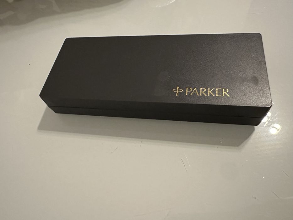 Caneta  parker prateada