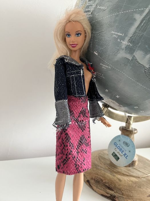 Vintage 1990 Barbie limbless