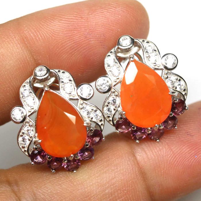 Серьги из оранжевого сердолика, граната и циркония, серебро 925 пробы