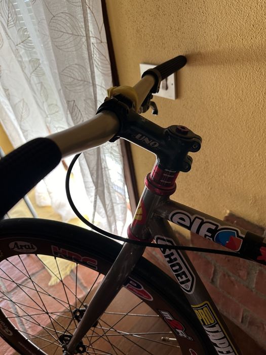 Bicicleta Fixie roda 29 single speed e cubo fixo, roda rotativa.