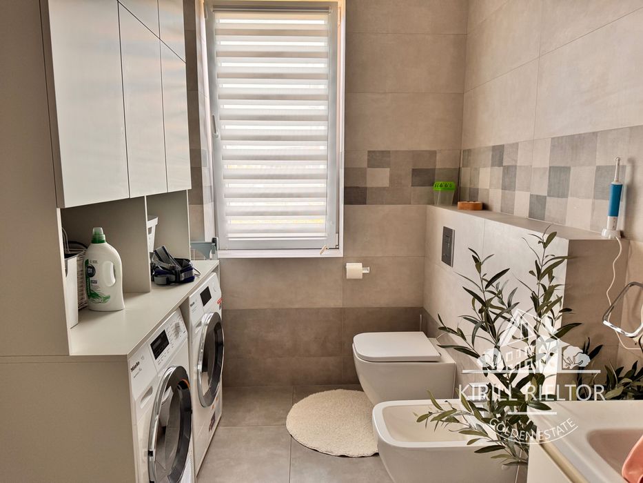 В городке "Золотые Ключи" продается дом с баней и бассейном