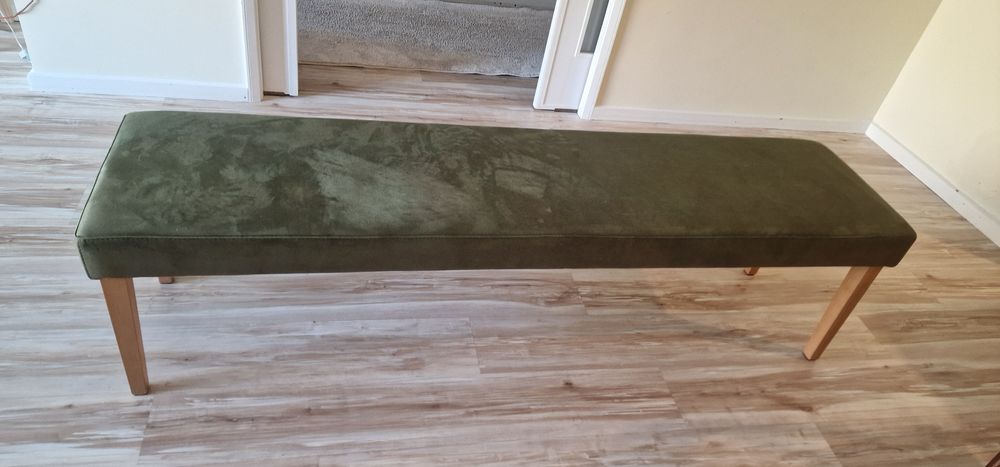 Banco madeira, forrado a nobuck lavável