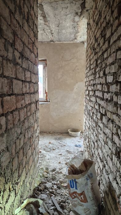 )( Продаж 3-К квартири під ремонт