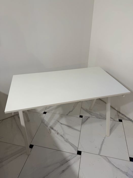 Duże klasyczne biurko Ikea Trotten