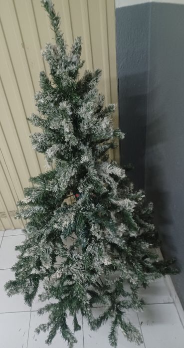 Árvore de natal com efeito neve 1,5m
