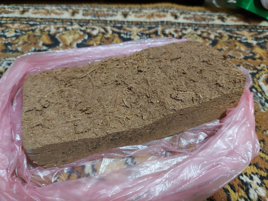 Пищевой мел и кокосовый субстрат