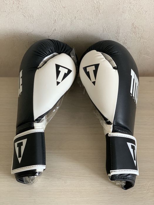 Боксерські рукавички TITLE Boxing Dynamic Strike Heavy Bag 12-16 унцій