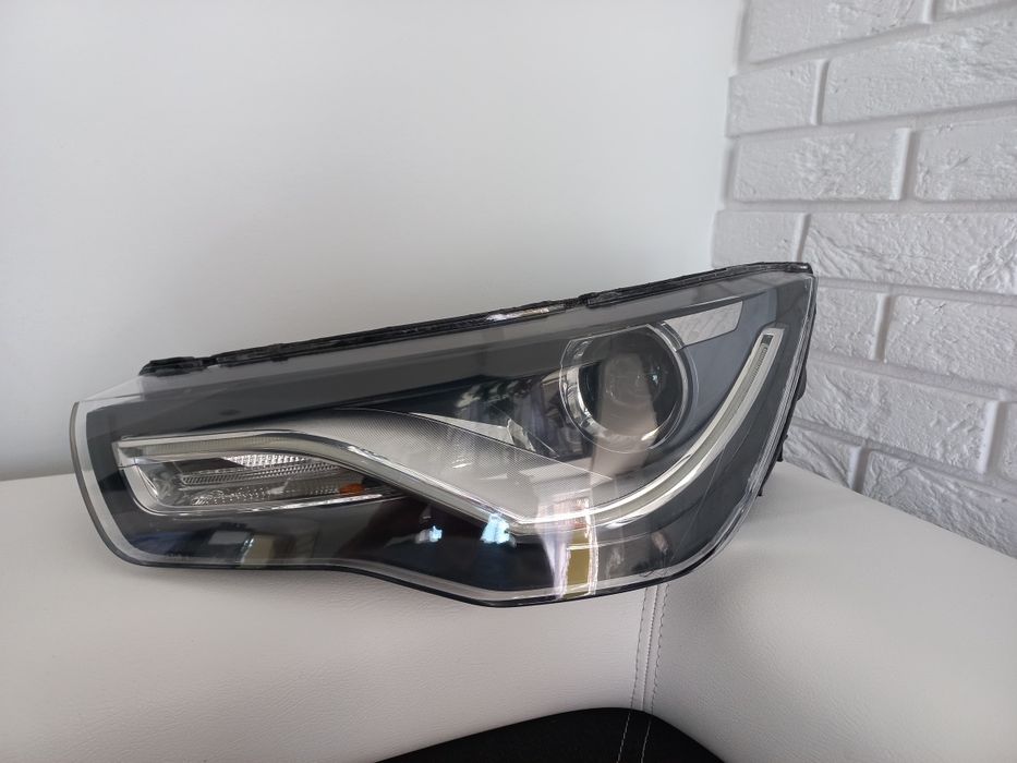 Lampa lewa  xenon led Audii A1 8X0