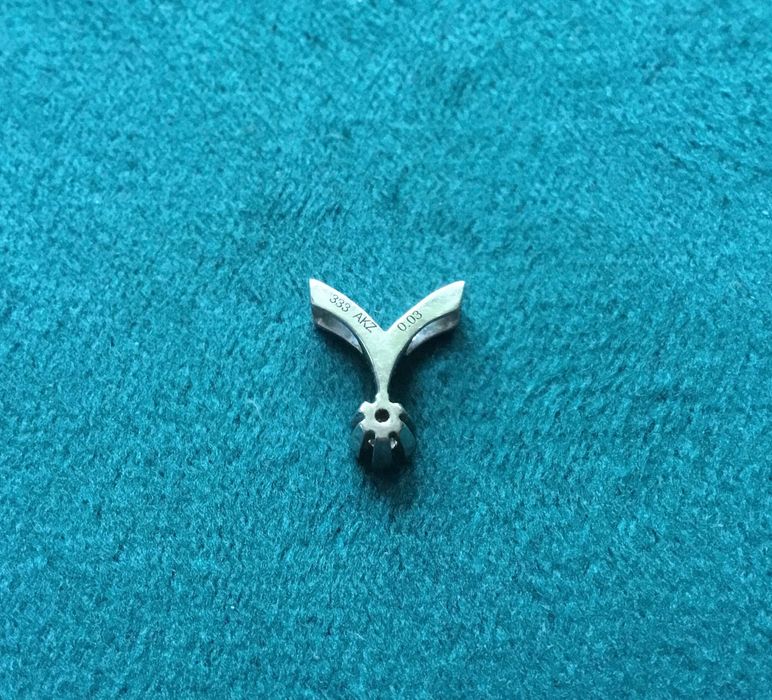 Zawieszka z brylantem, z białego złota 333