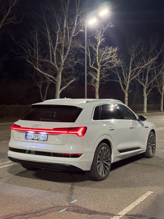 Audi e-tron 2019 VIN WA1VABGE3KB011317 фото оголошення 4 з 8