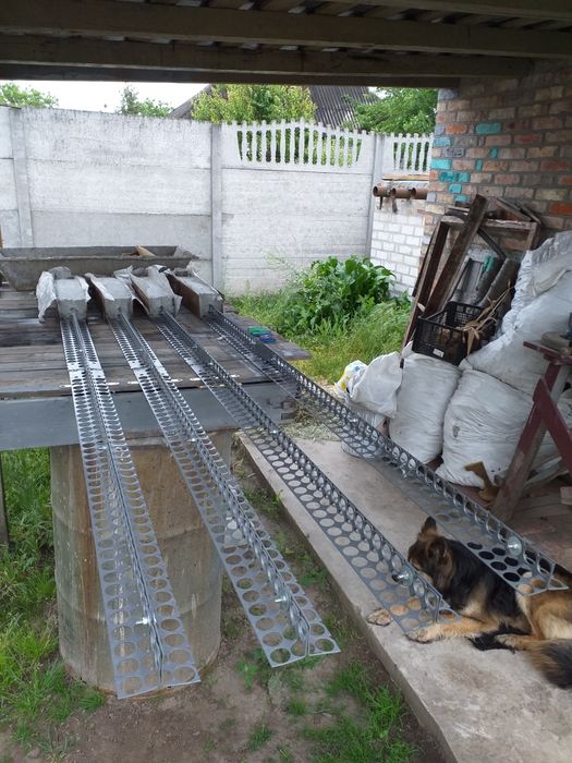 Стойки,опора,столбик длинна 2500 мм,тэ образные,универсальные, мет 2мм