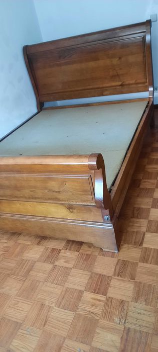 Estrutura de cama de madeira