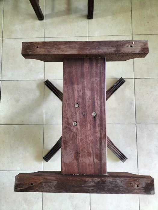 Mesa mogno + 4 cadeiras