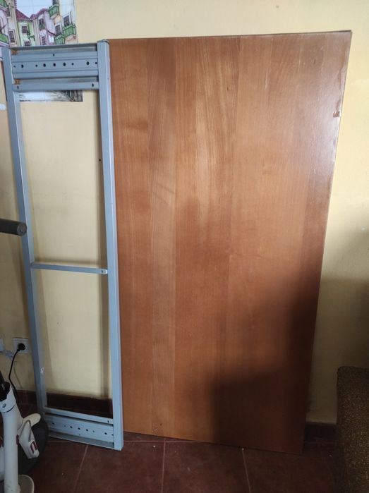 Secretária IKEA castanha