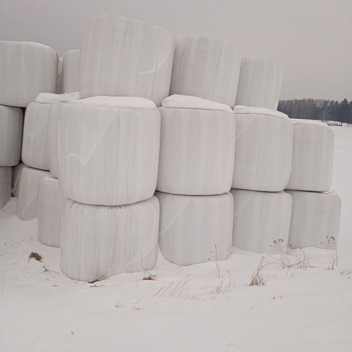 Sprzedam słomę owiniętą po 100 zł