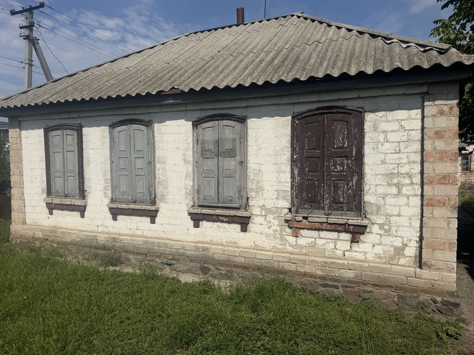 Продаж будинку , під ремонт .
