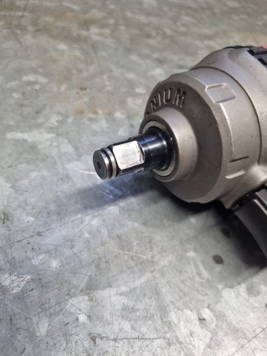 Klucz pneumatyczny udarowy Facom 1/2