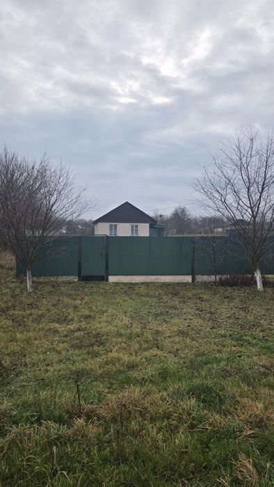 Продаж приватизованої  земельної ділянки з гостьовим будиночком