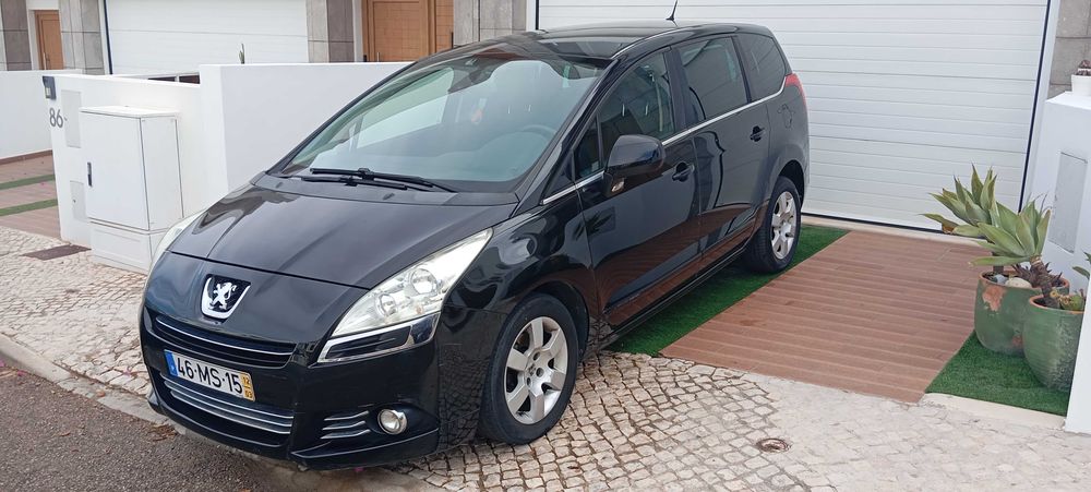 Peugeot 5008 1.6 HDi Allure, 7 lugares, 5 portas, 112 CV, de 2012 com 296422 km.