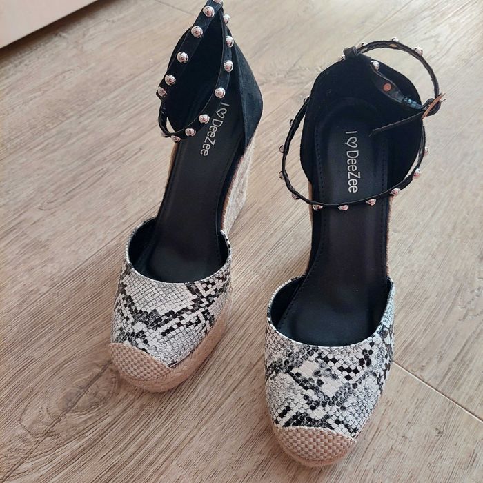 Босоніжки жіночі, 40 р. Штучна шкіра, з принтом