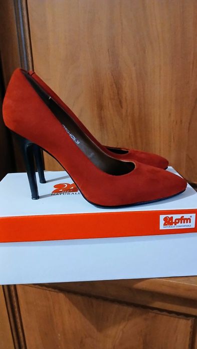 Жіночі шкіряні замшеві туфлі човники червоного кольору.р.38.Chezoliny.