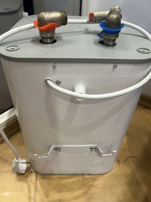 Продам водонагревательный бак