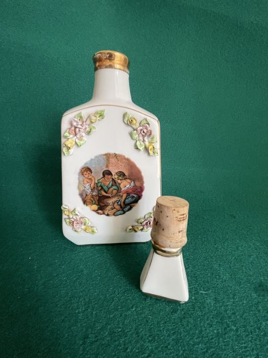 Raul da Bernarda garrafa de Gin