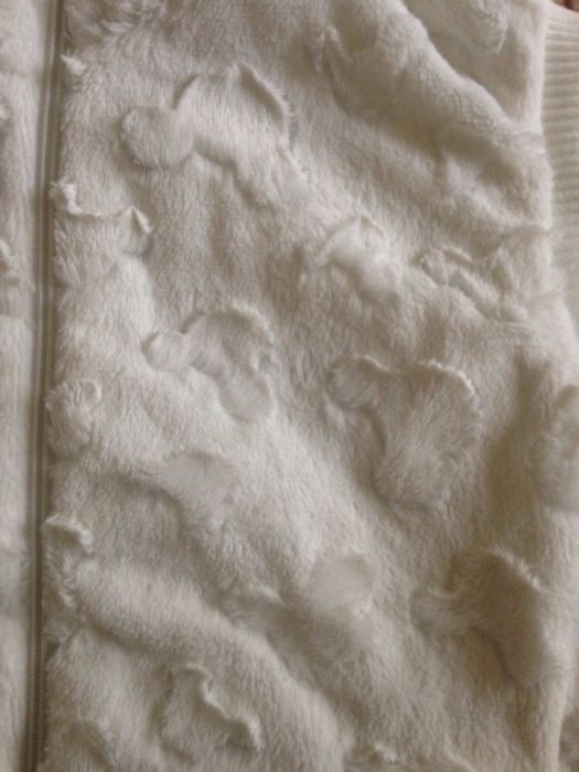 Жилет белоснежный S- ка. ( как шубка)