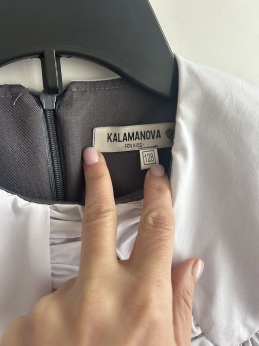 Сіра сукня в школу