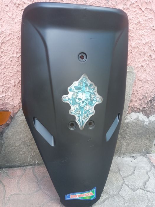 Пластик япон.  скутера Хонда Діо 18  -гарний стан