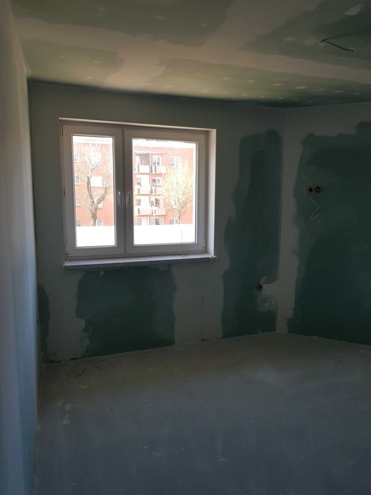 Dom 135 m² centrum Giżycka . Stan prawie deweloperski . 3 kondygnacje . Możliwość działalności