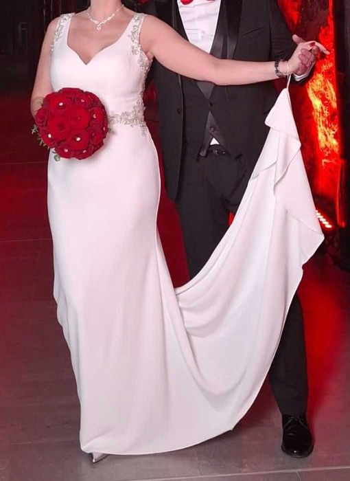 Suknia ślubna ze zdobieniem