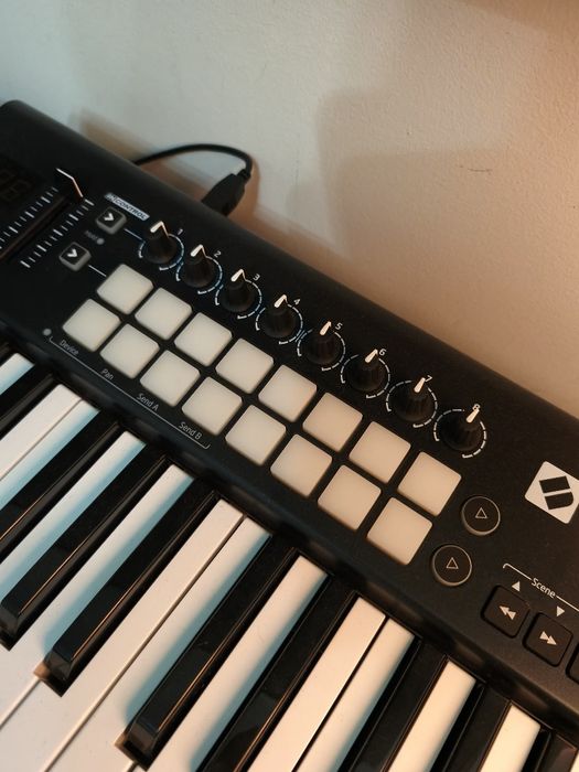 Teclado Midi Novation LaunchKey 25 MK2