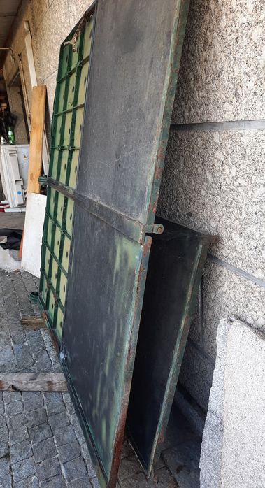 Portões e portas em ferro