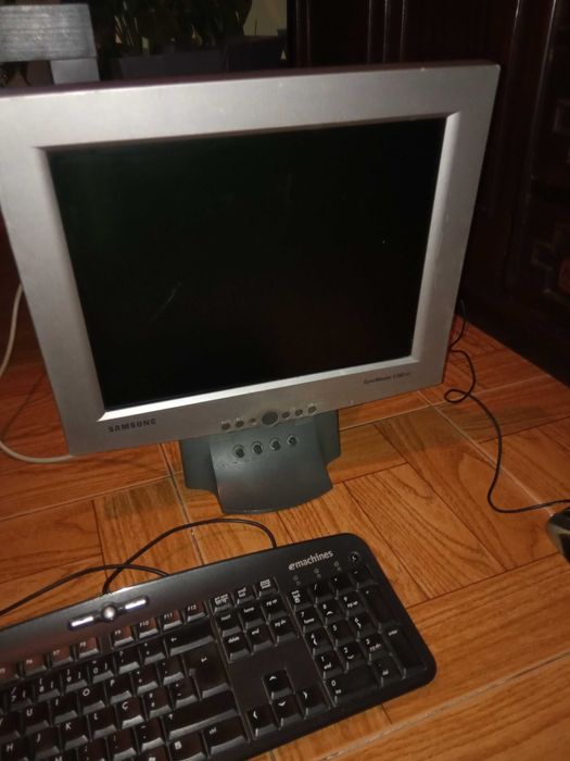 Selling PC monitor + keyboard + mouse64730075156994121