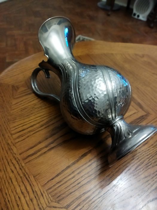 Jarra antiga com banho de prata