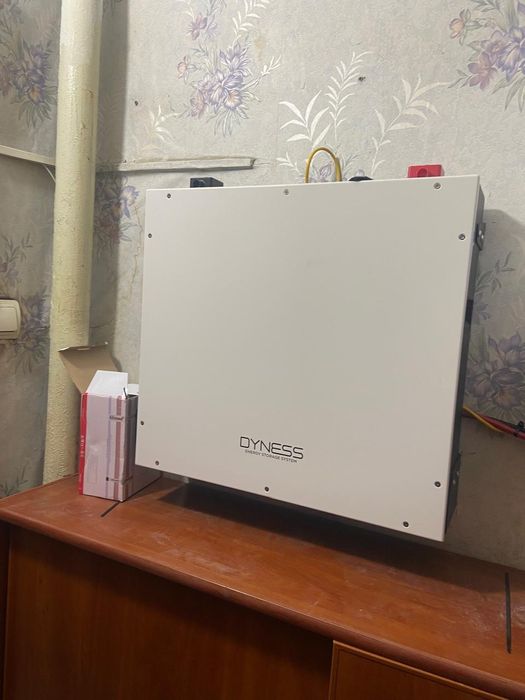 Deye SUN-5K-SG03LP1-EU та Dyness DL5.0C