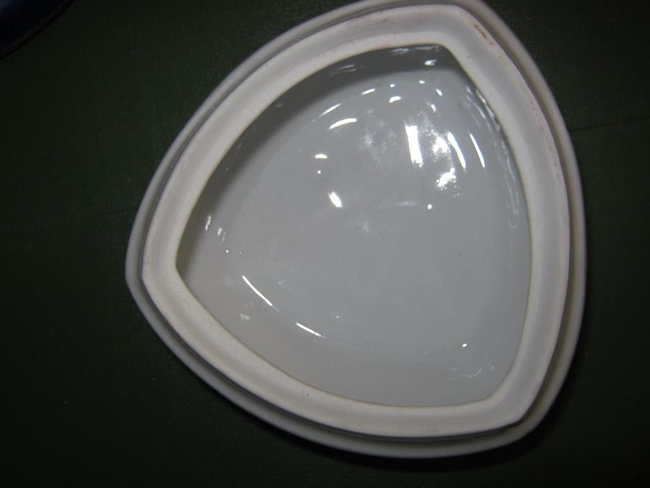 Продам фарфоровую шкатулку.