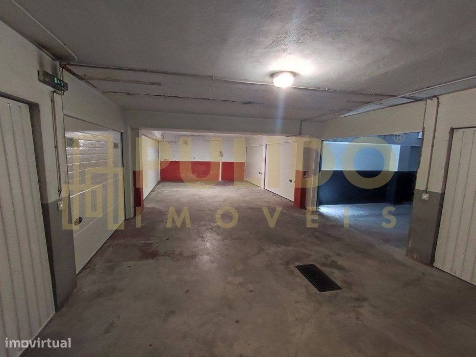 Garagem fechada, ampla e com fácil acesso (até 4 unidades disponíveis)