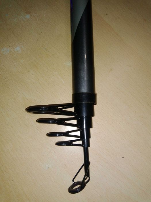 Vendo 2 canas de pesca impecáveis