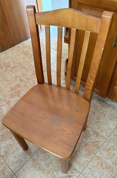 Mesa com tampo de granito e 6 cadeiras, tudo em cerejeira