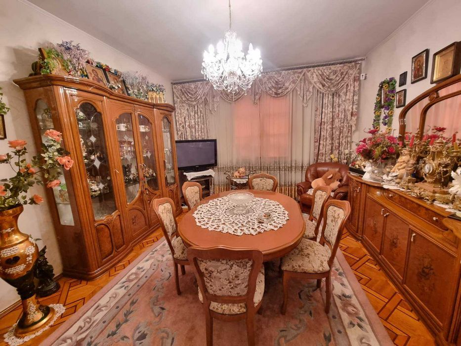 Продам 3 кім квартиру вул. Васильківська 7/7 метро Голосіївська