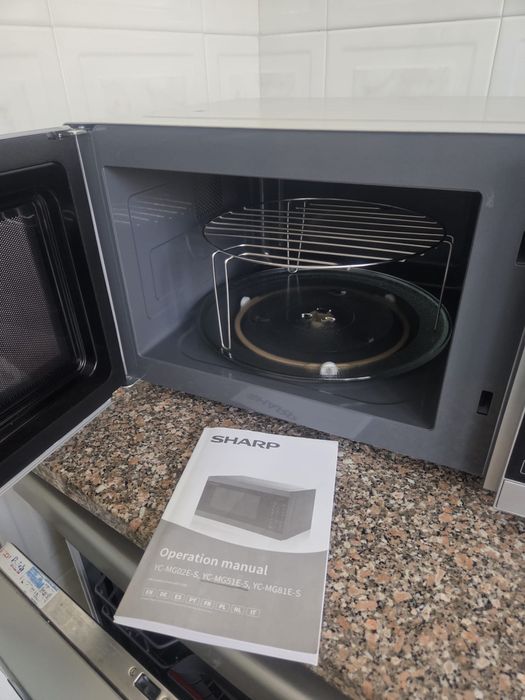 Micro-ondas Sharp YC-MG5 — Inox — Grill