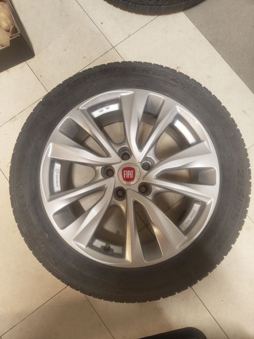 Koła z oponami zimowymi.