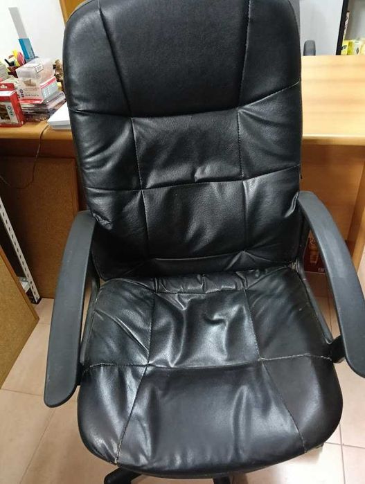 Cadeira de escritório ou quarto de cor preta