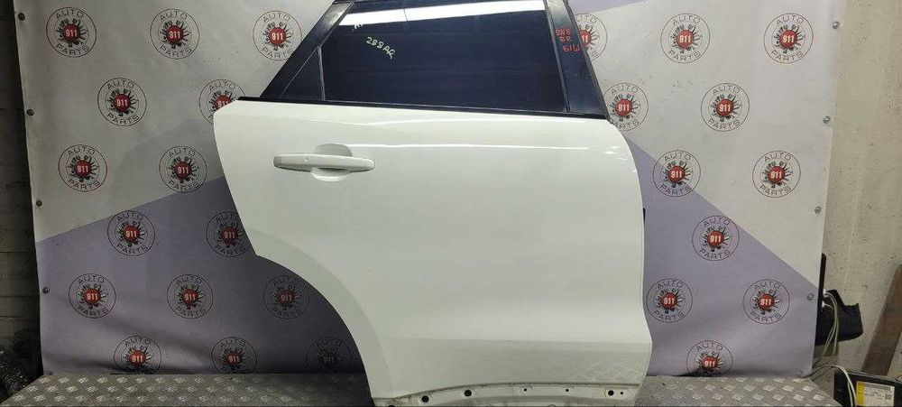Двері задні праві на Jaguar F-Pace 2017-2023 оригінал